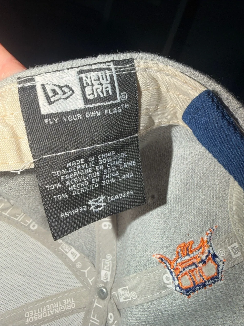 Classic Two-Tone Gray and Blue Baseball Cap with Embroidered D Logo detro